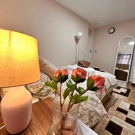 Canary Wharf Single Double And En-Suite Rooms 伦敦 外观 照片