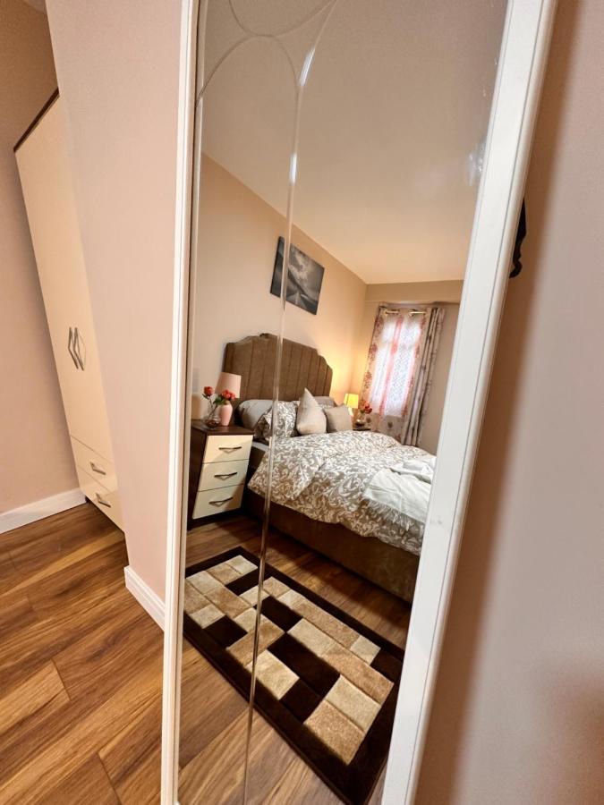 Canary Wharf Single Double And En-Suite Rooms 伦敦 外观 照片