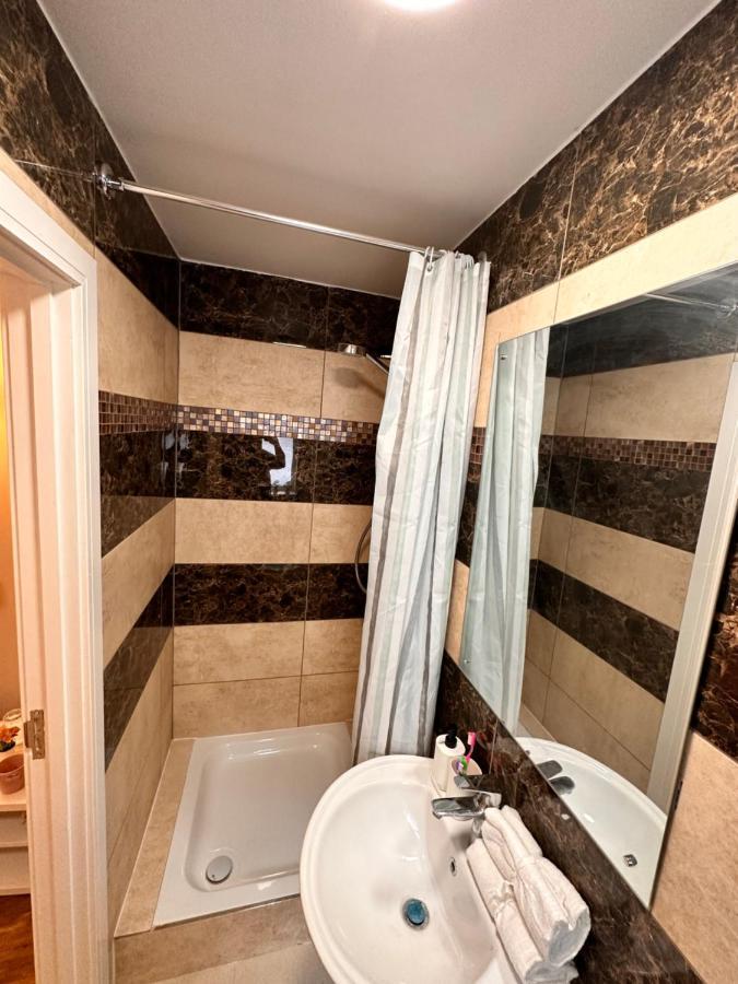Canary Wharf Single Double And En-Suite Rooms 伦敦 外观 照片