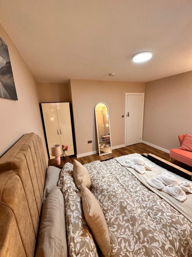 Canary Wharf Single Double And En-Suite Rooms 伦敦 外观 照片