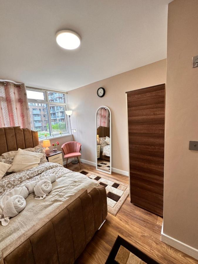 Canary Wharf Single Double And En-Suite Rooms 伦敦 外观 照片