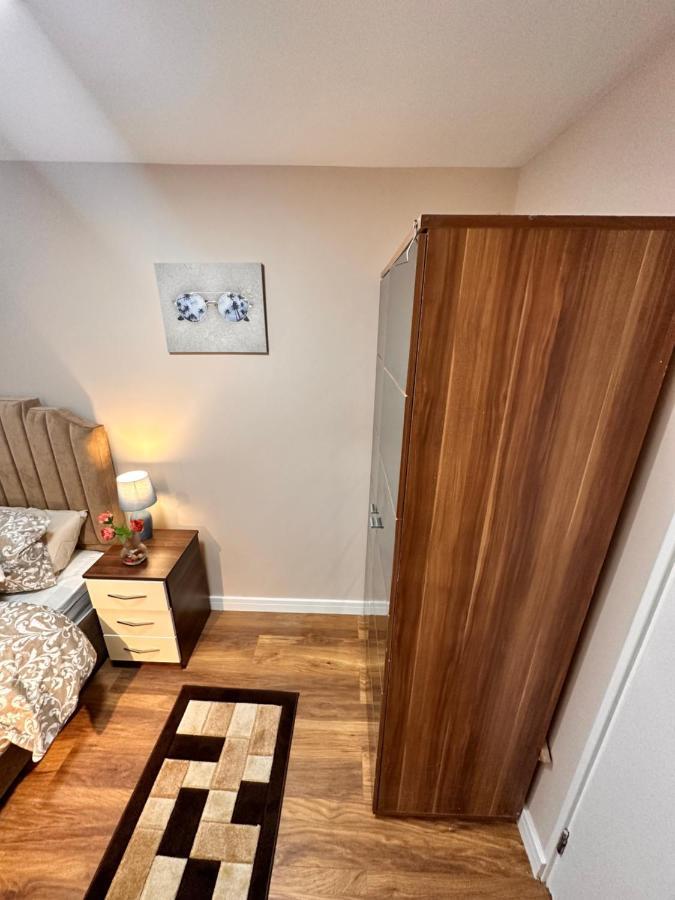 Canary Wharf Single Double And En-Suite Rooms 伦敦 外观 照片