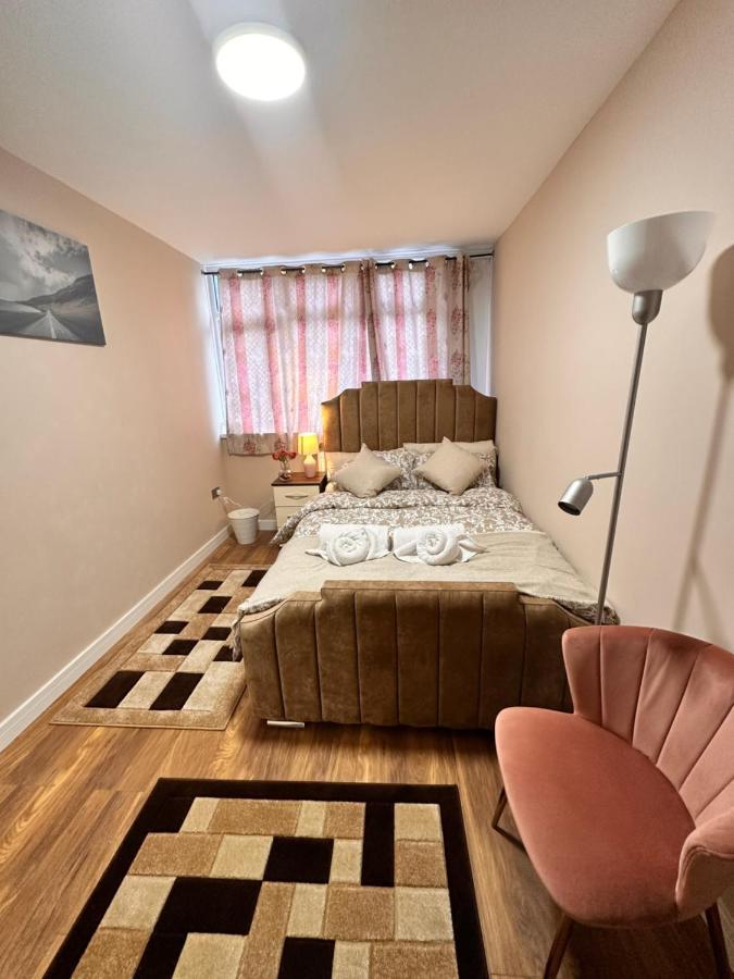 Canary Wharf Single Double And En-Suite Rooms 伦敦 外观 照片