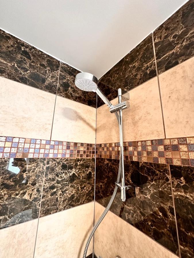 Canary Wharf Single Double And En-Suite Rooms 伦敦 外观 照片