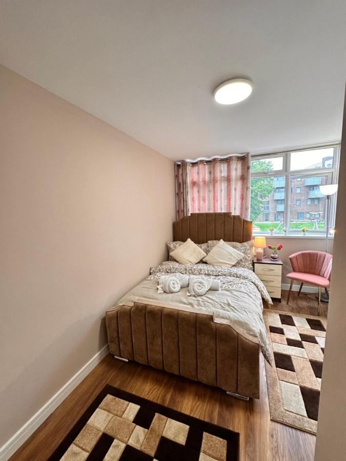 Canary Wharf Single Double And En-Suite Rooms 伦敦 外观 照片
