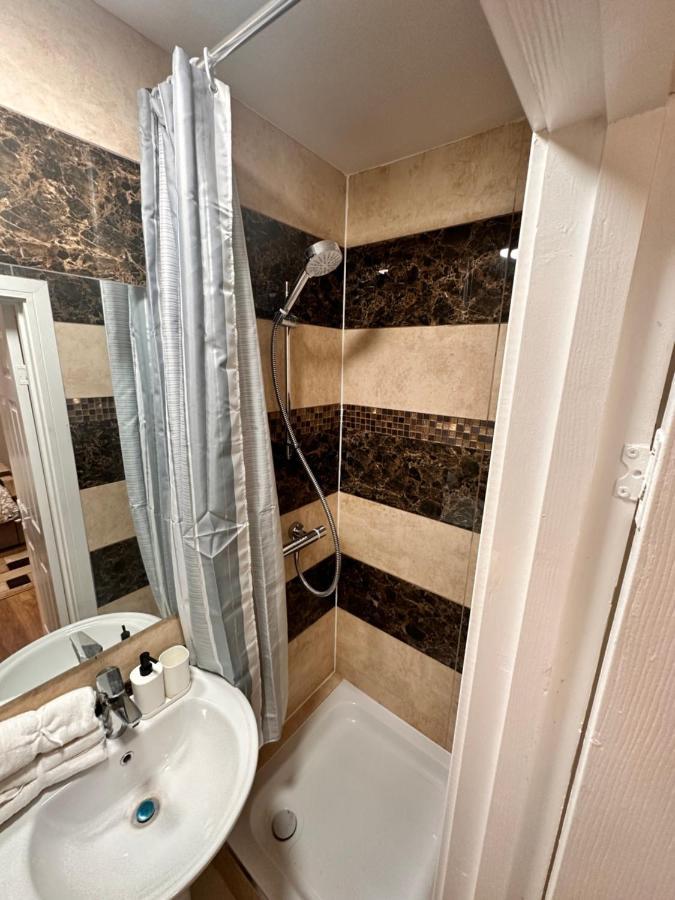 Canary Wharf Single Double And En-Suite Rooms 伦敦 外观 照片