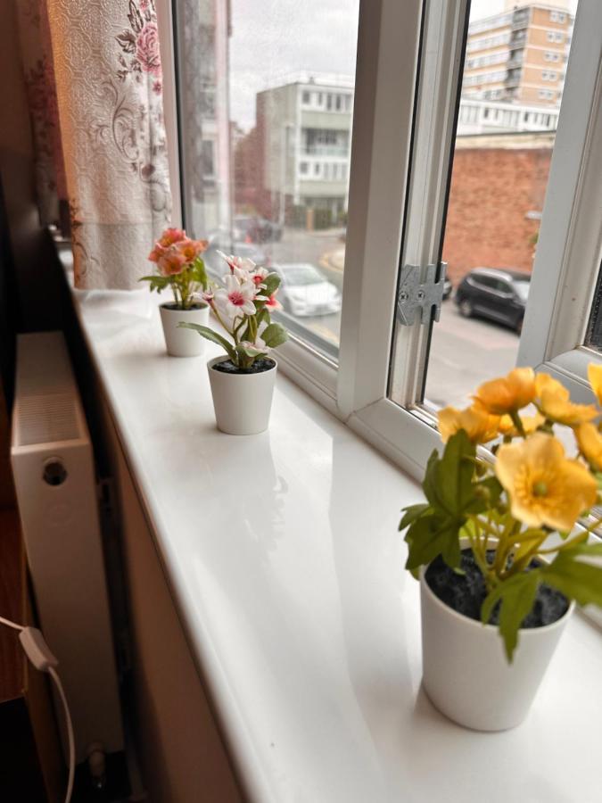 Canary Wharf Single Double And En-Suite Rooms 伦敦 外观 照片