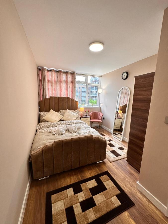 Canary Wharf Single Double And En-Suite Rooms 伦敦 外观 照片