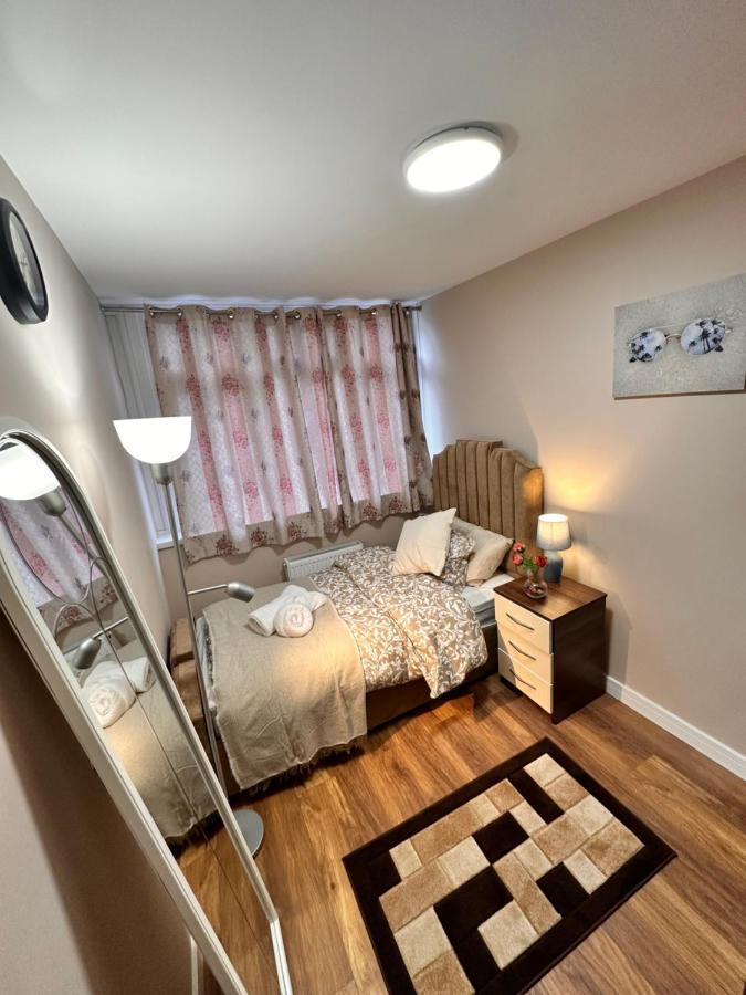 Canary Wharf Single Double And En-Suite Rooms 伦敦 外观 照片