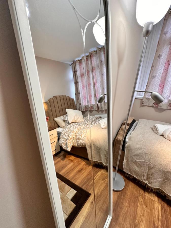Canary Wharf Single Double And En-Suite Rooms 伦敦 外观 照片