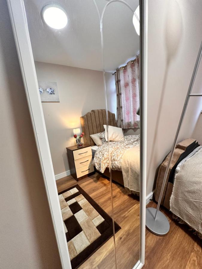 Canary Wharf Single Double And En-Suite Rooms 伦敦 外观 照片