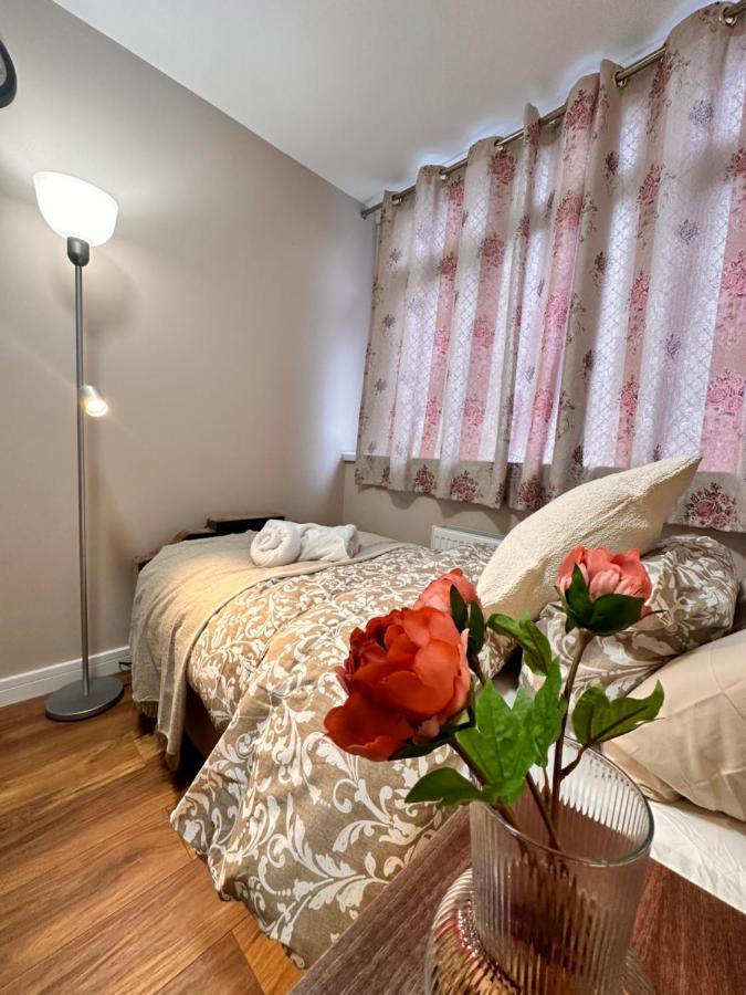 Canary Wharf Single Double And En-Suite Rooms 伦敦 外观 照片
