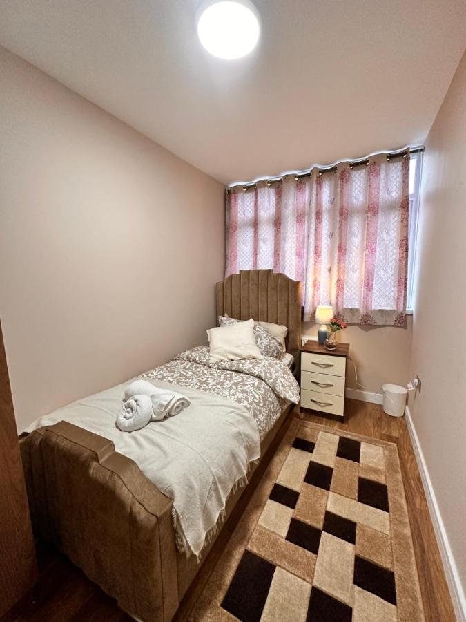 Canary Wharf Single Double And En-Suite Rooms 伦敦 外观 照片