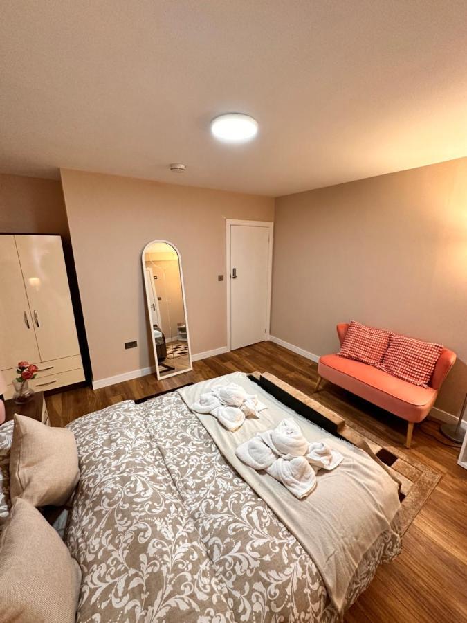 Canary Wharf Single Double And En-Suite Rooms 伦敦 外观 照片