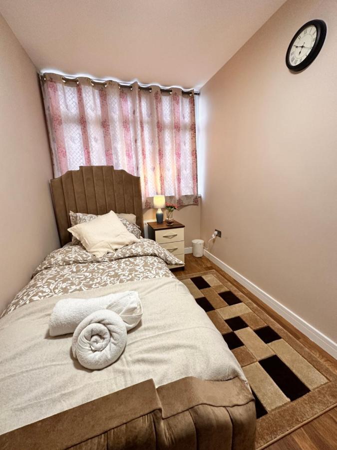 Canary Wharf Single Double And En-Suite Rooms 伦敦 外观 照片