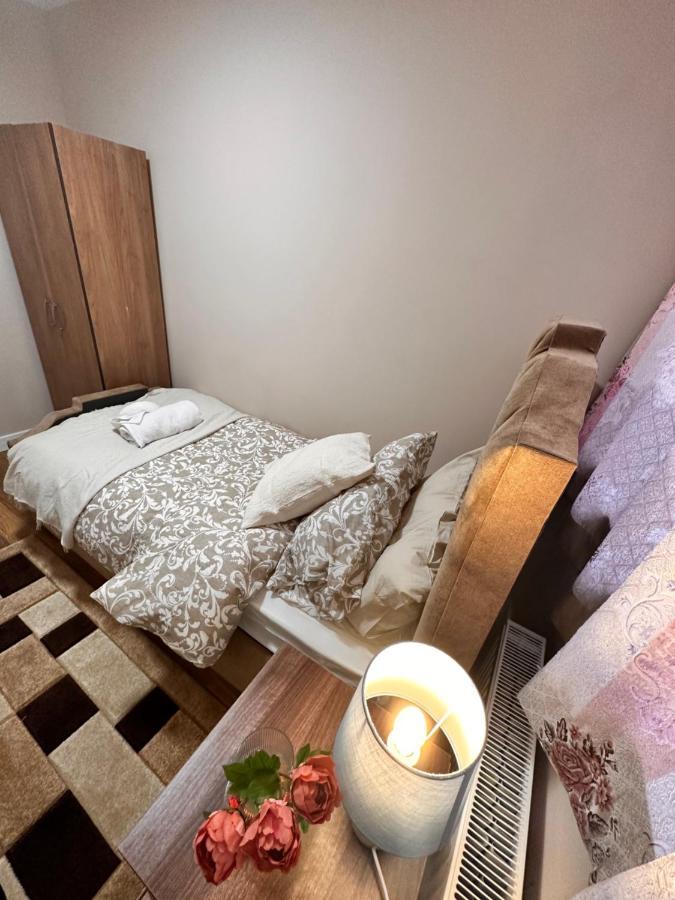 Canary Wharf Single Double And En-Suite Rooms 伦敦 外观 照片