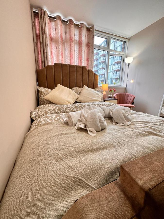 Canary Wharf Single Double And En-Suite Rooms 伦敦 外观 照片
