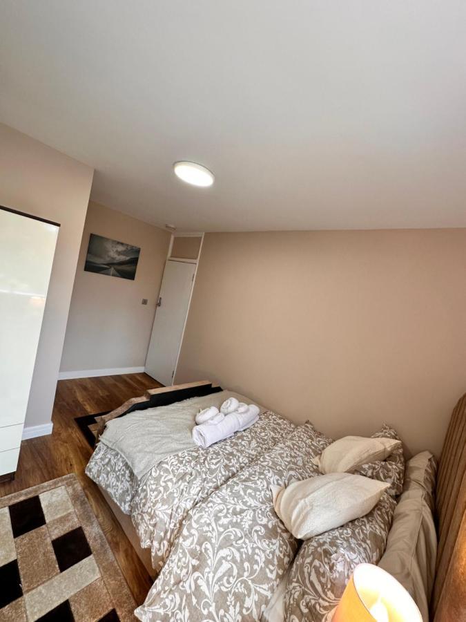 Canary Wharf Single Double And En-Suite Rooms 伦敦 外观 照片