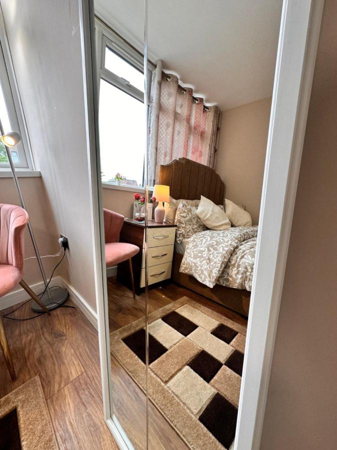 Canary Wharf Single Double And En-Suite Rooms 伦敦 外观 照片
