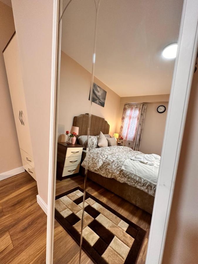 Canary Wharf Single Double And En-Suite Rooms 伦敦 外观 照片