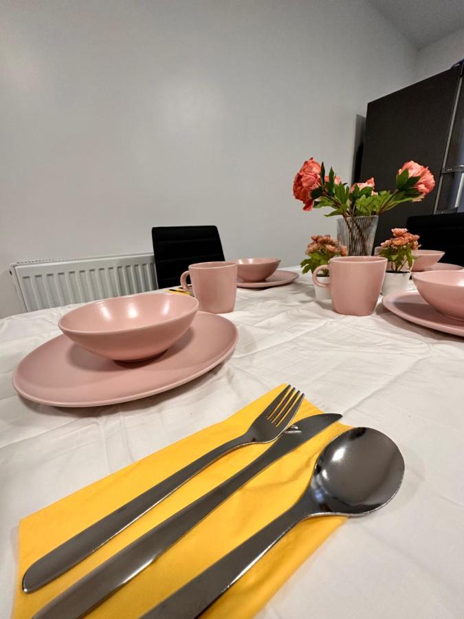Canary Wharf Single Double And En-Suite Rooms 伦敦 外观 照片