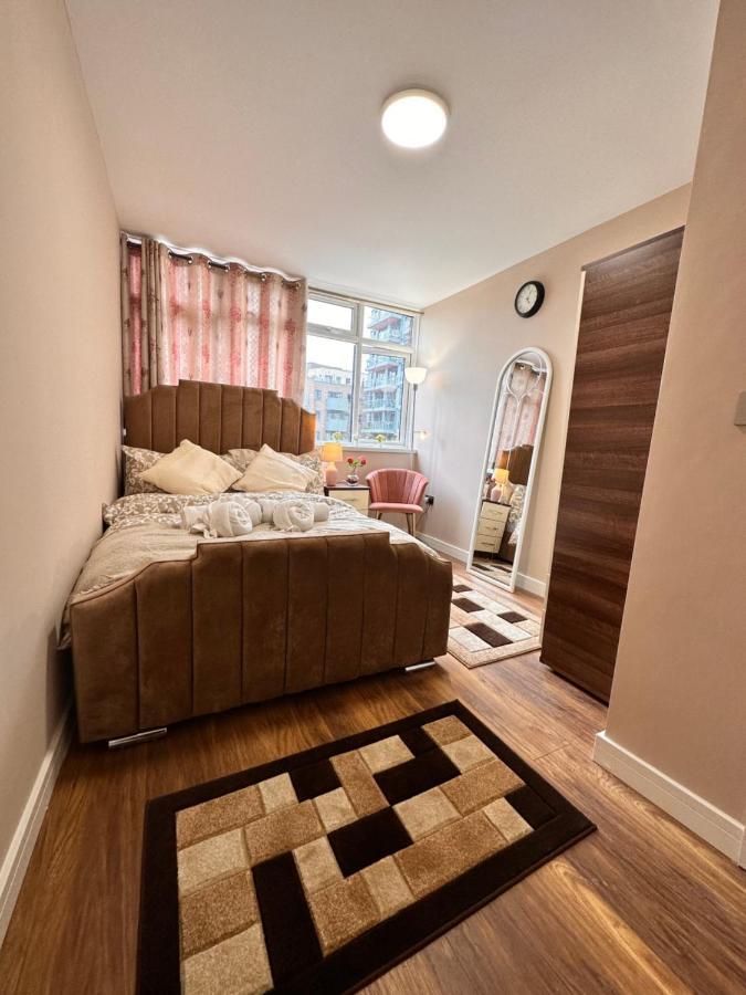 Canary Wharf Single Double And En-Suite Rooms 伦敦 外观 照片