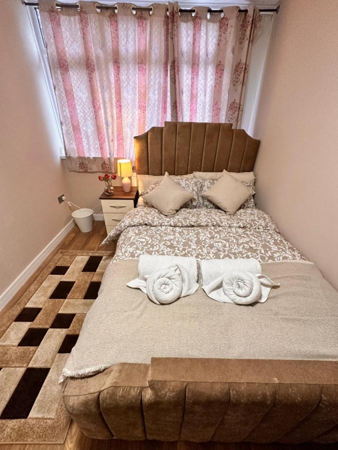 Canary Wharf Single Double And En-Suite Rooms 伦敦 外观 照片
