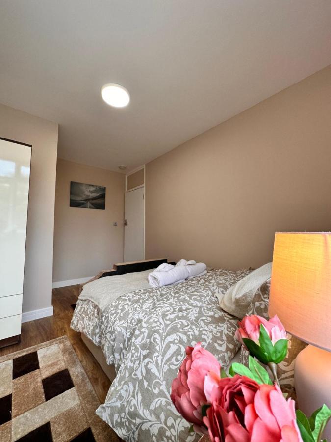 Canary Wharf Single Double And En-Suite Rooms 伦敦 外观 照片