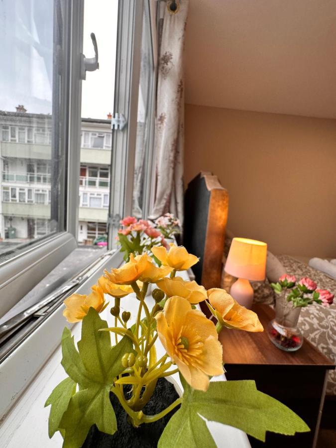 Canary Wharf Single Double And En-Suite Rooms 伦敦 外观 照片
